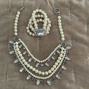Ann Taylor, pearl necklace and bracelet set